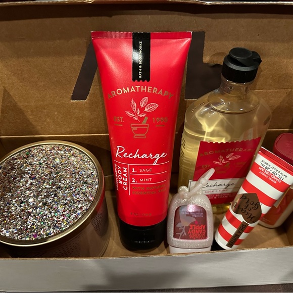 BATH & BODY WORKS VIP BOX SIGNATURE COLLECTION NEW - Picture 1 of 9